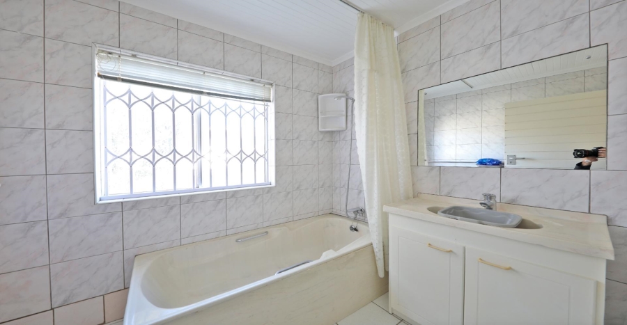5 Bedroom Property for Sale in Plattekloof Western Cape